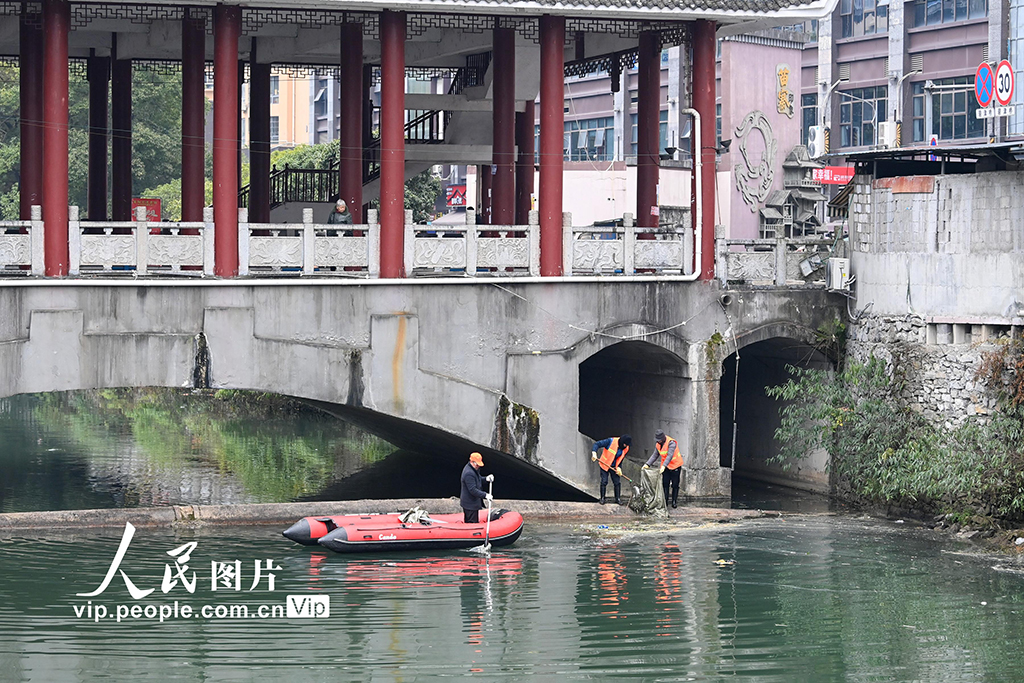 重慶酉陽：清漂護碧水